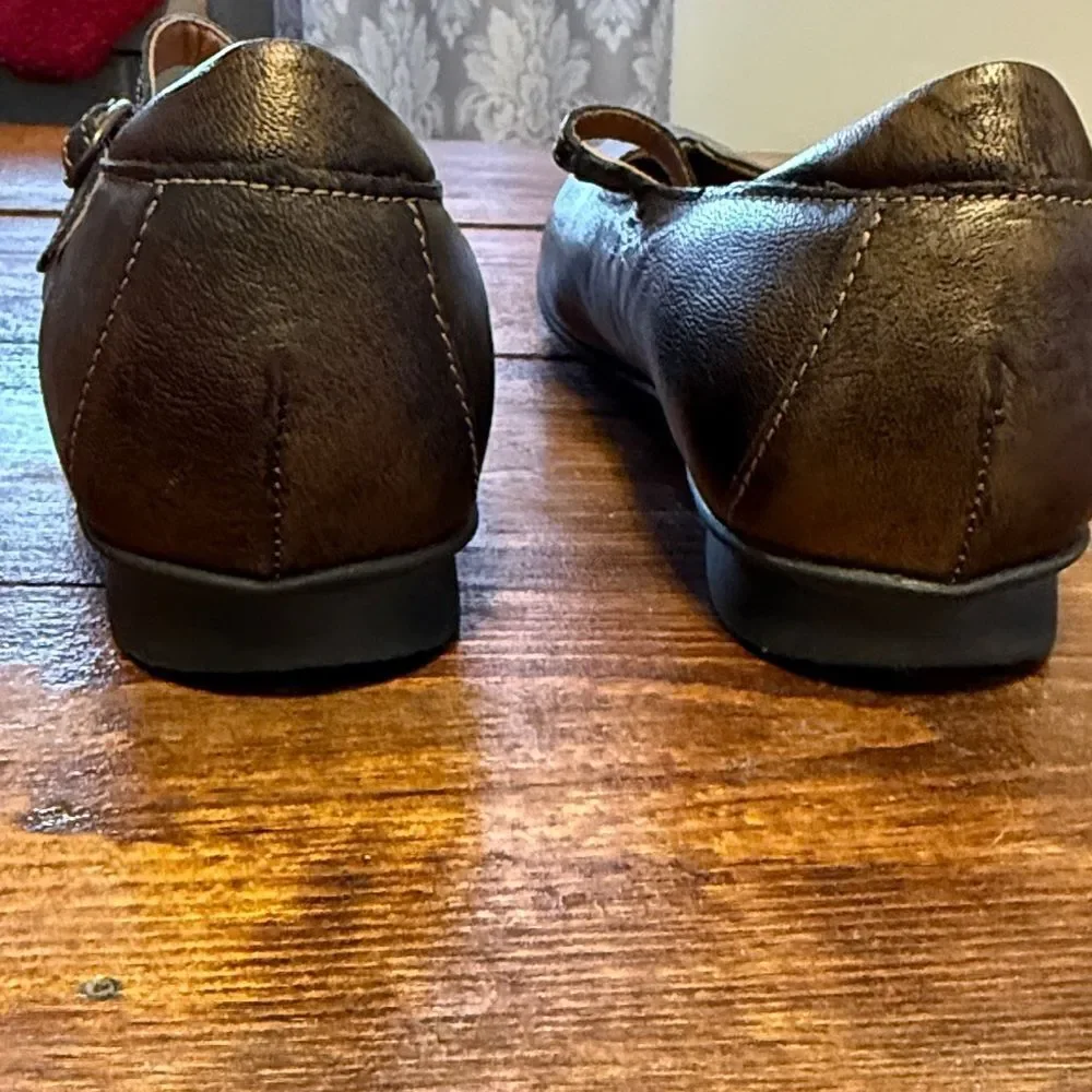 Taos Footwear step out